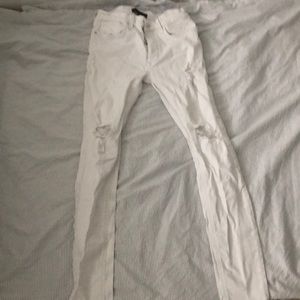 White distressed jeans